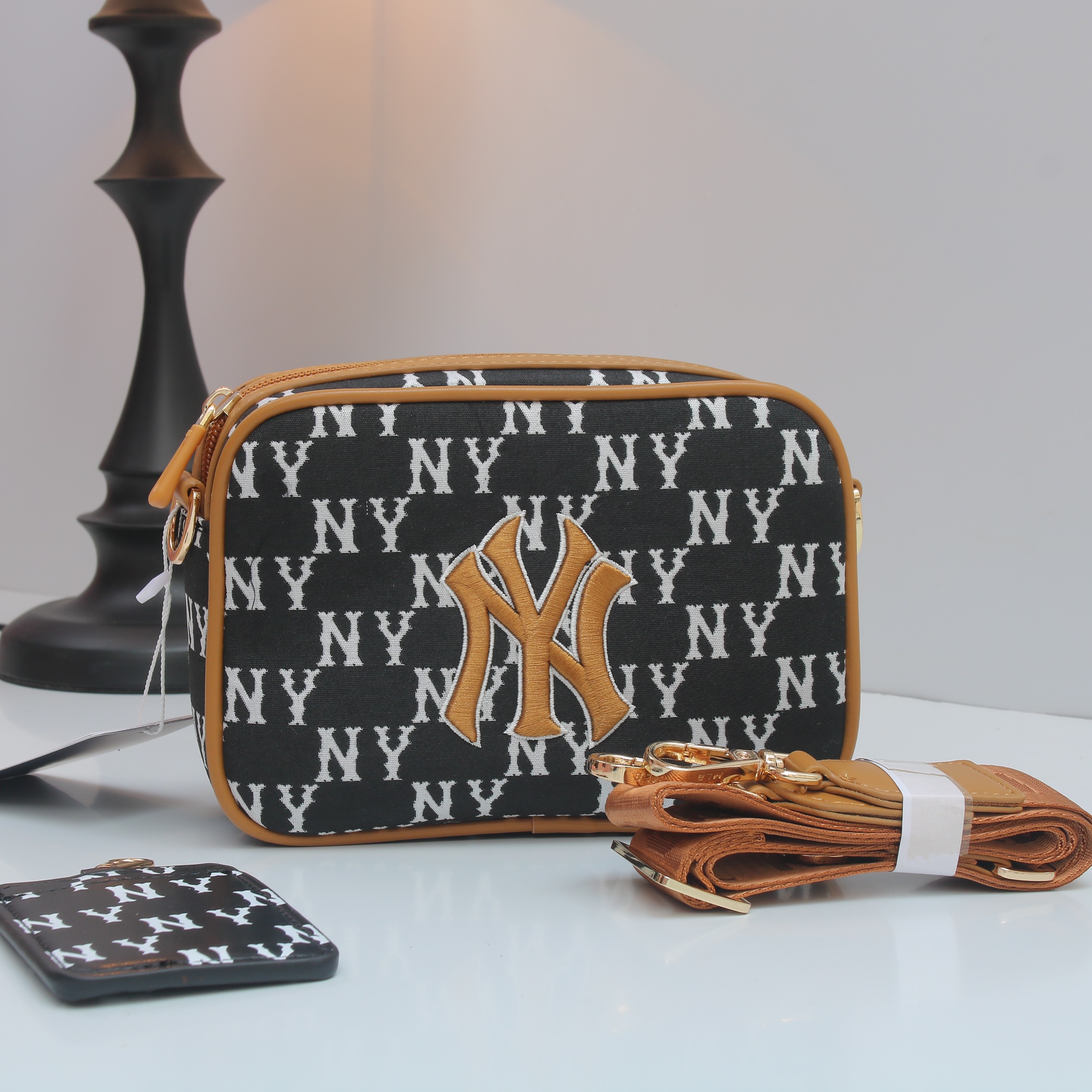 túi đeo chéo MLB. mẫu mới Size :20cm * x 16 cm