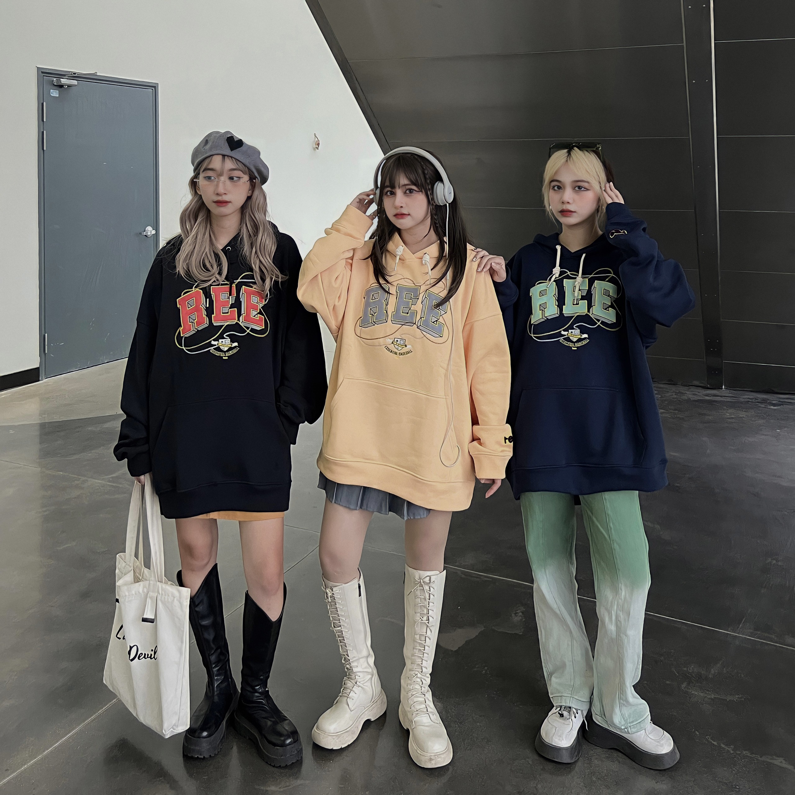 LOCAL BRAND REE - ÁO HOODIE BASIC THÊU DA MÀU ĐEN