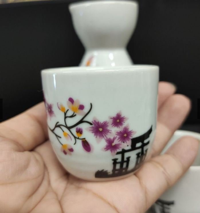 Bộ bình ly uống rượu sake sakura (gồm 1 bình 4 ly)