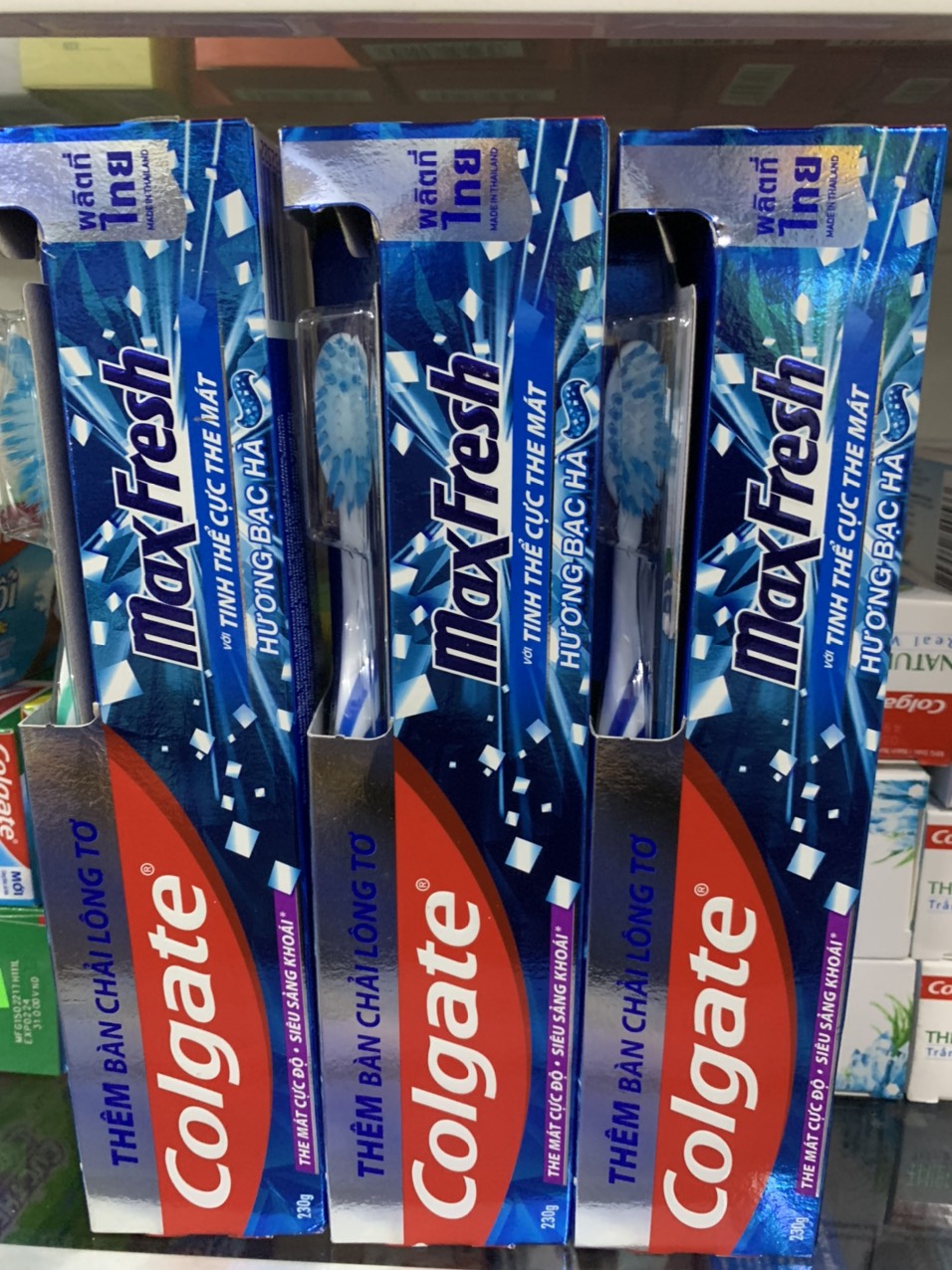 Kem đánh răng Colgate Max Fresh 230g