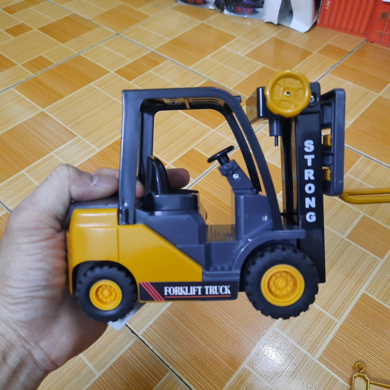 Xe nâng đồ chơi trẻ em bằng nhựa