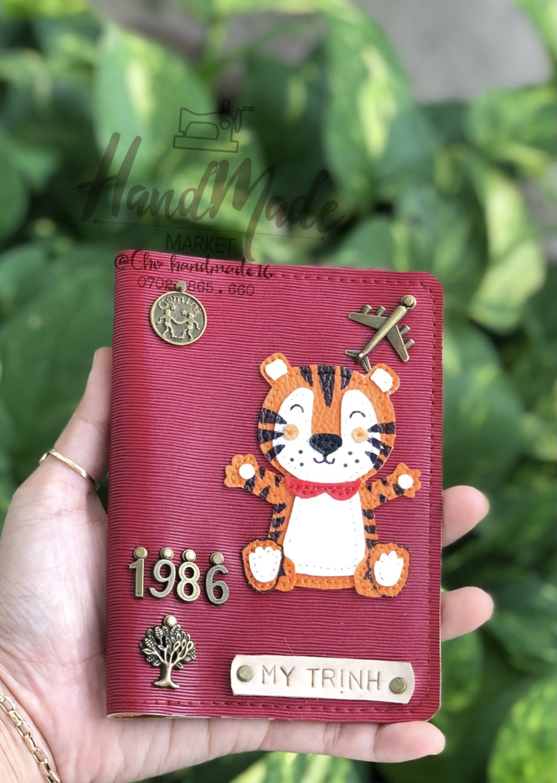 (Chat chốt tên-chọn màu)vỏ hộ chiếu tuổi Dần-bao hộ chiếu con cọp-bọc hộ chiếu con hổ