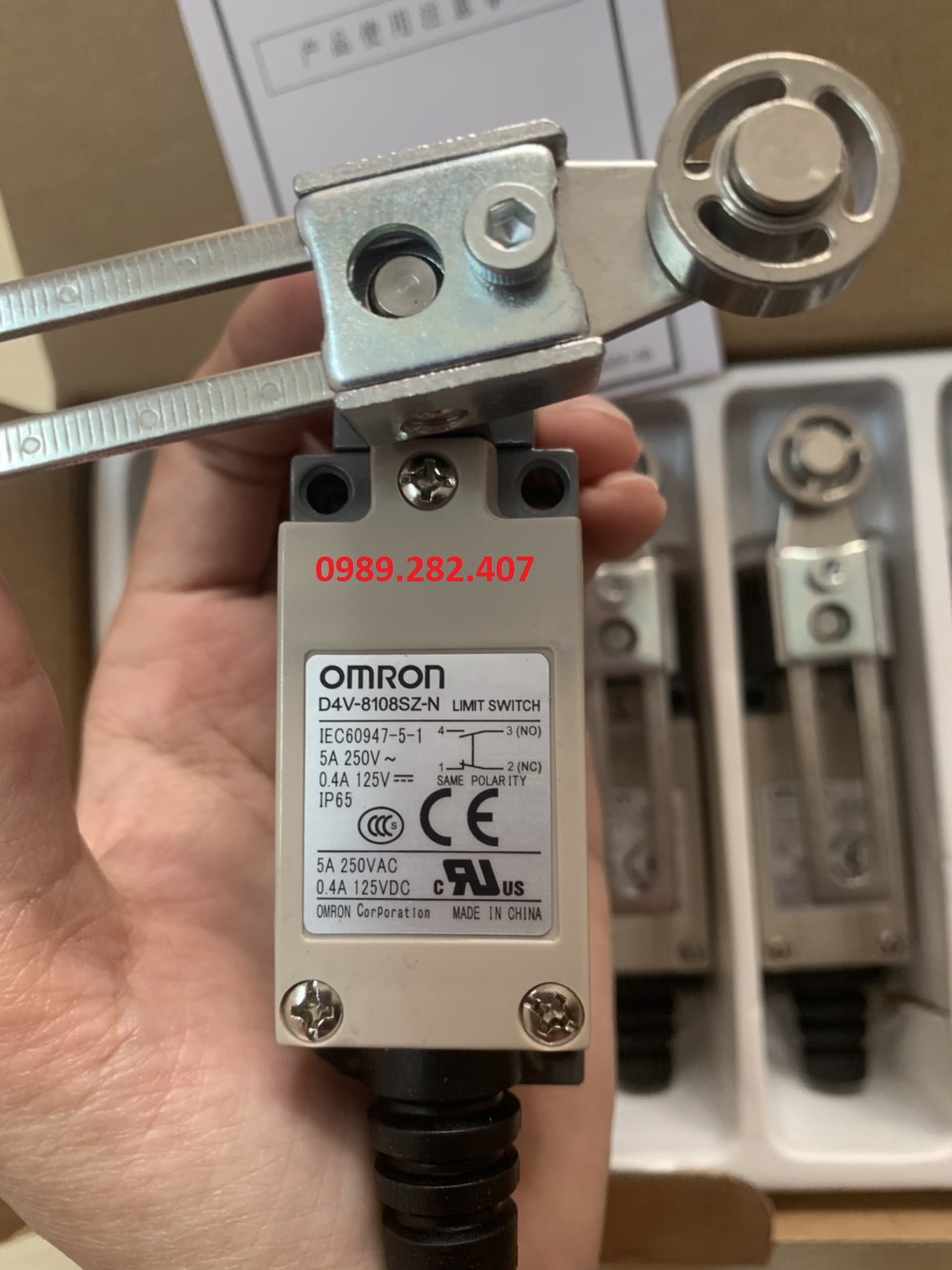 [HCM]Công tắc hành trình D4V-8108SZ-N