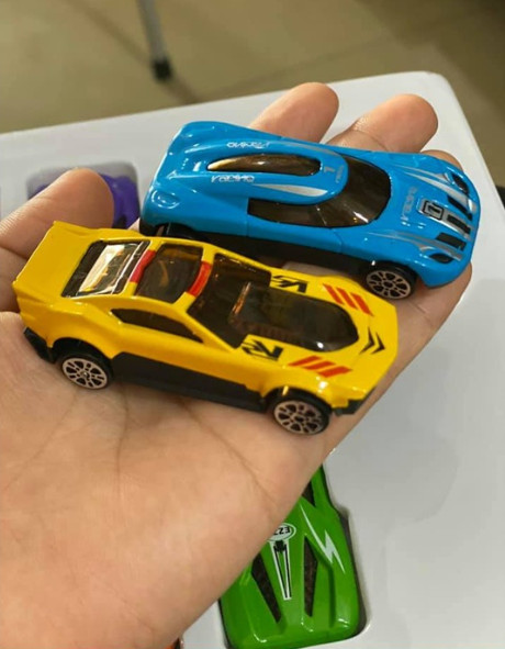 Bộ 8 xe ô tô chạy trớn bằng sắt