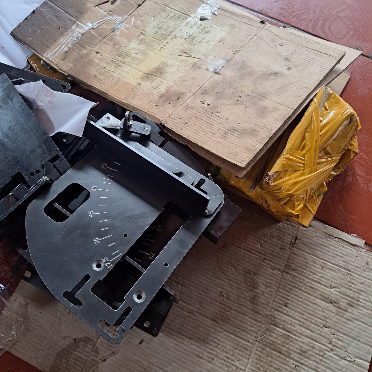 Bàn cắt chia độ máy cắt sắt
