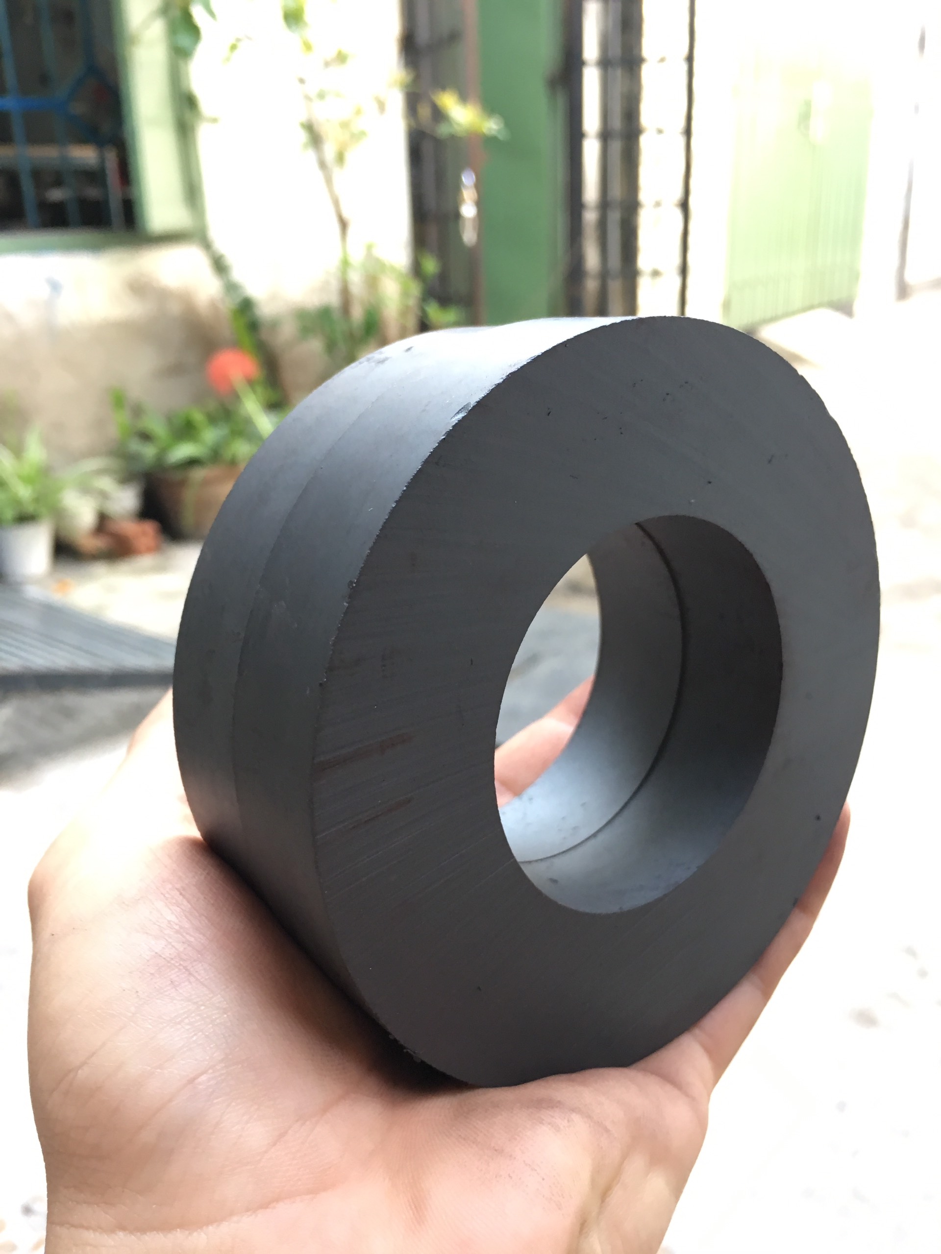 [HCM]Nam Châm Ferrite Ø 100x15 Lỗ 45 - Nam Châm Đen Y30