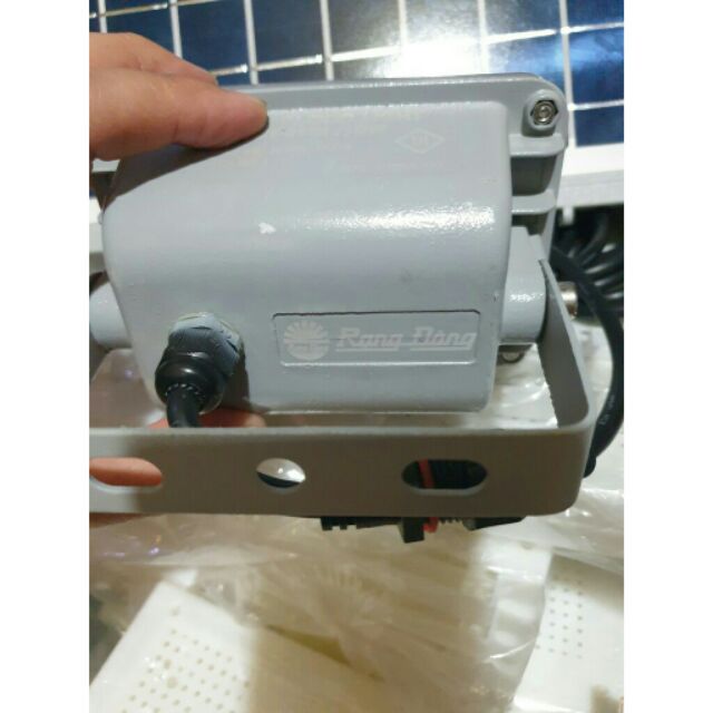 ĐÈN CHIẾU PHA NĂNG LƯỢNG MẶT TRỜI 50W RẠNG ĐÔNG [ HÀNG MỚI 10W - 30W - 50W ]