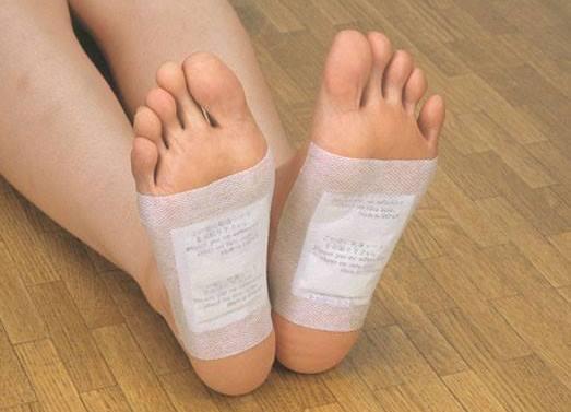 Miếng dán chân khử độc tố KInoki Nhật Bản