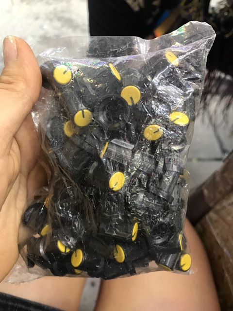 Núm triết áp có các mầu ( 1 gói 50c )