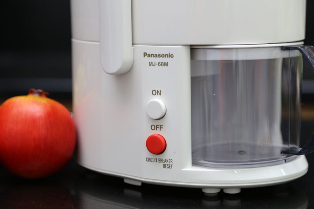 Máy ép trái cây Panasonic (Nhật Bản) MJ-68MWRA (Mới 100%, bảo hành chính hãng 12 tháng)