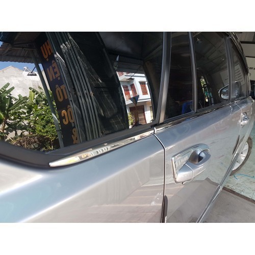 Nẹp viền chân kính Innova 2017 2018 2019