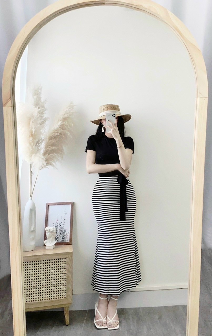 CATI Set bộ body thun chân váy kẻ (2113)