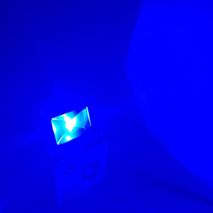 ĐÈN PHA LED 20W ĐỔI MÀU SIÊU ĐẸP (Trắng-Vàng-Lá-Đỏ-Dương-Đổi Màu)