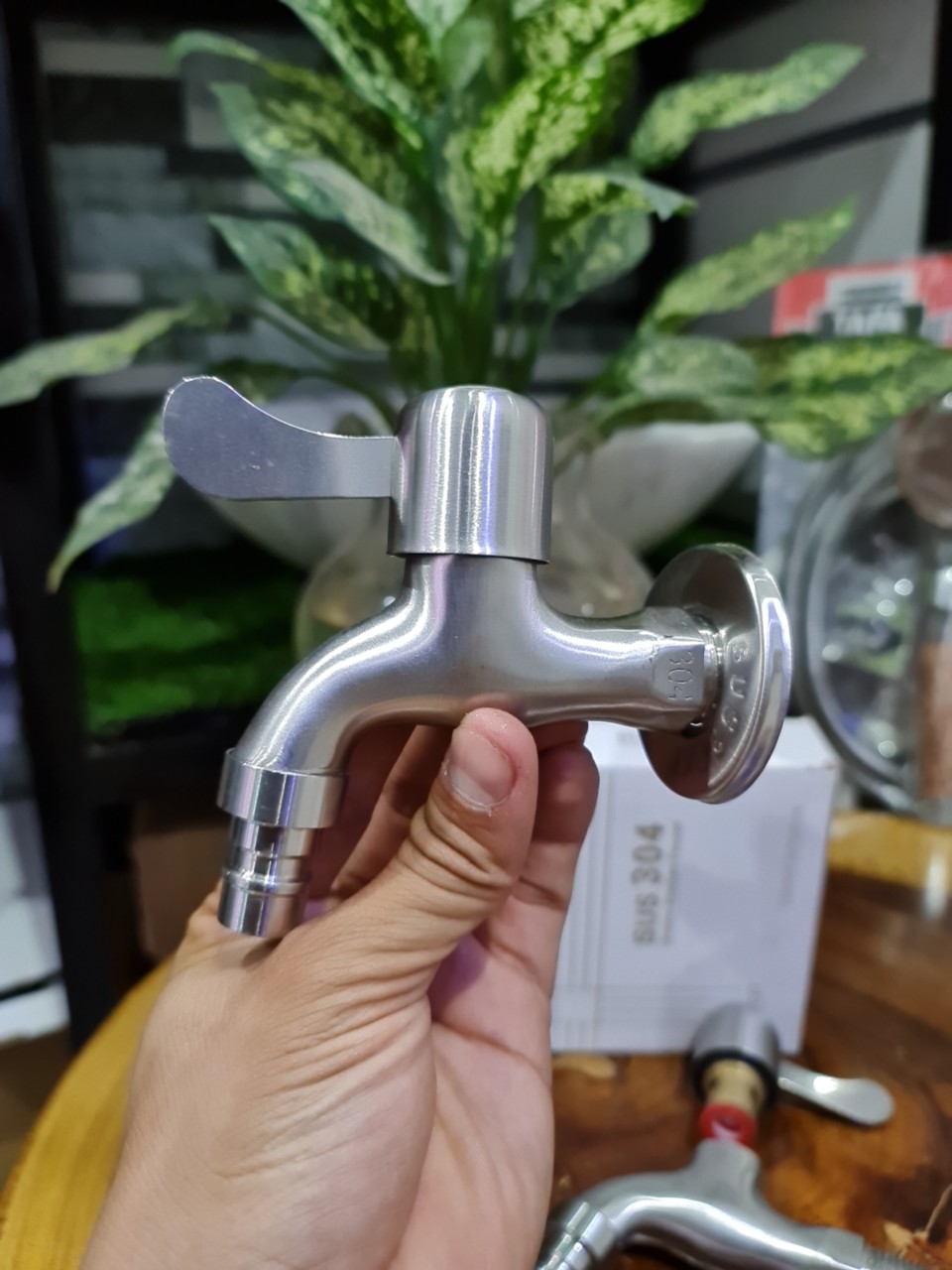 vòi hồ inox 304 mờ ( ti đồng thau )