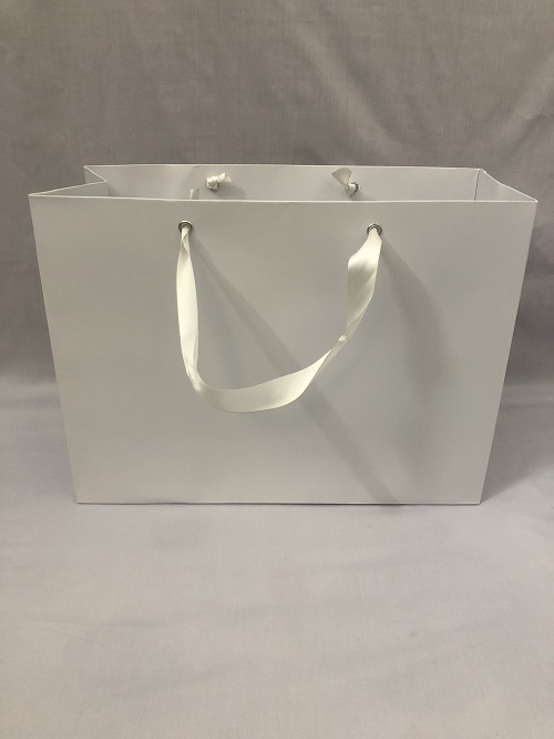 Túi giấy màu trắng trơn có quai xách kích thước 35x26x14 cm/túi