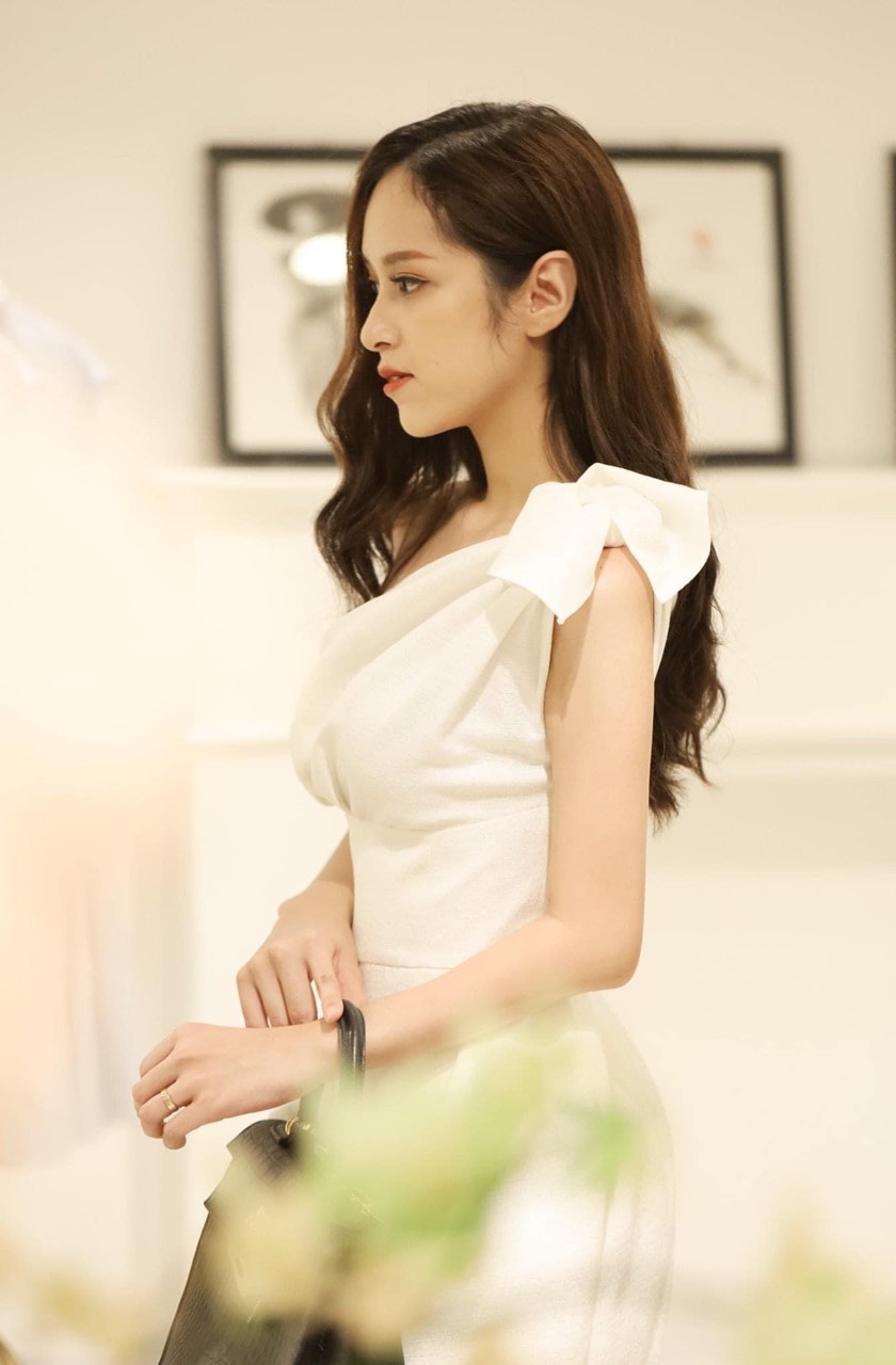 Đầm lệch vai nơ