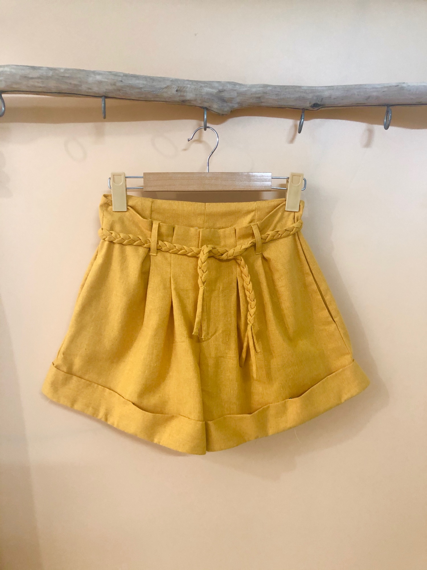 Set áo trễ vai và quần short Linen