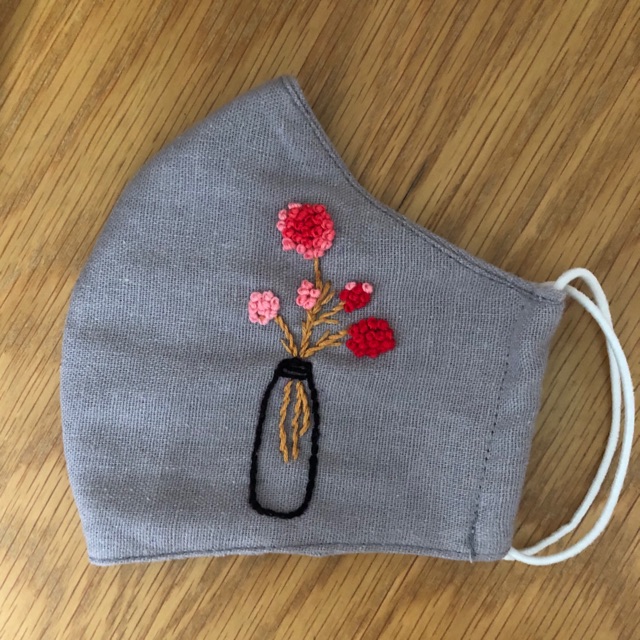 Khẩu trang thêu handmade