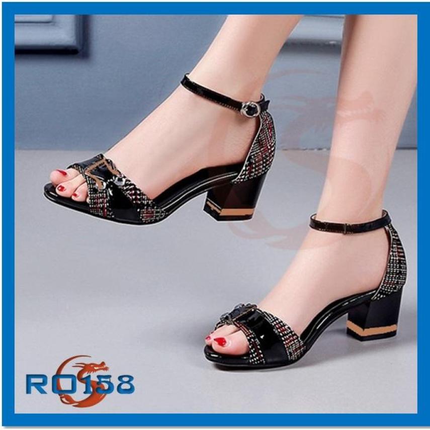 GIày sandal nữ ROSATA gót vuông 5cm caro RO158 giá rẻ