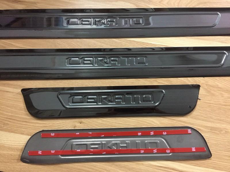 Bộ 4 ốp bậc cửa ngoài cerato titan 2019