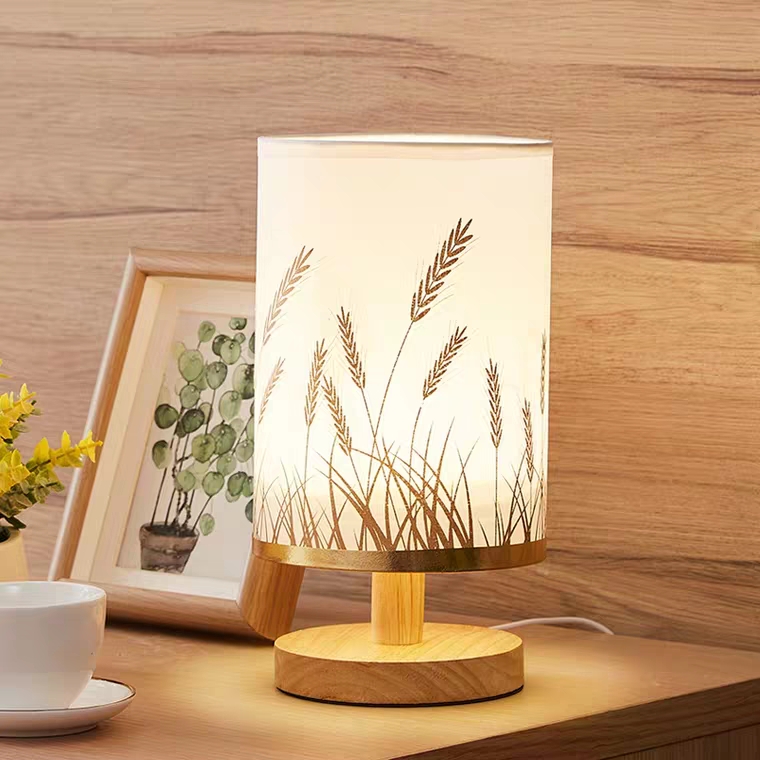 Đèn ngủ để bàn đế gỗ chao vải