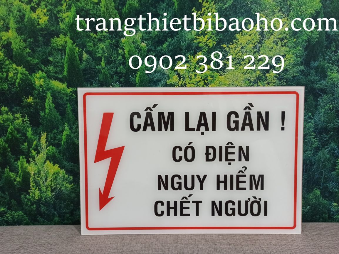 Biển báo mica dán decal Cấm lại gần Có điện nguy hiểm - kích thước 25 x 35cm