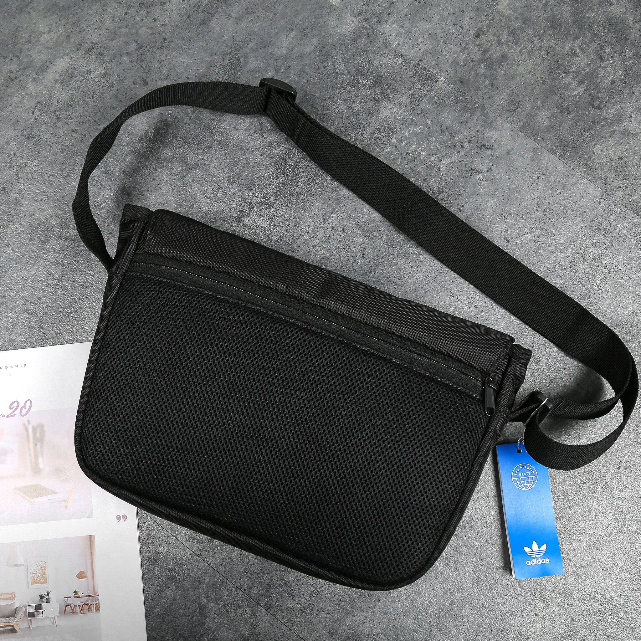 Cặp đeo chéo Adidas messenger basic dễ phối đồ chống nước đỉnh.
