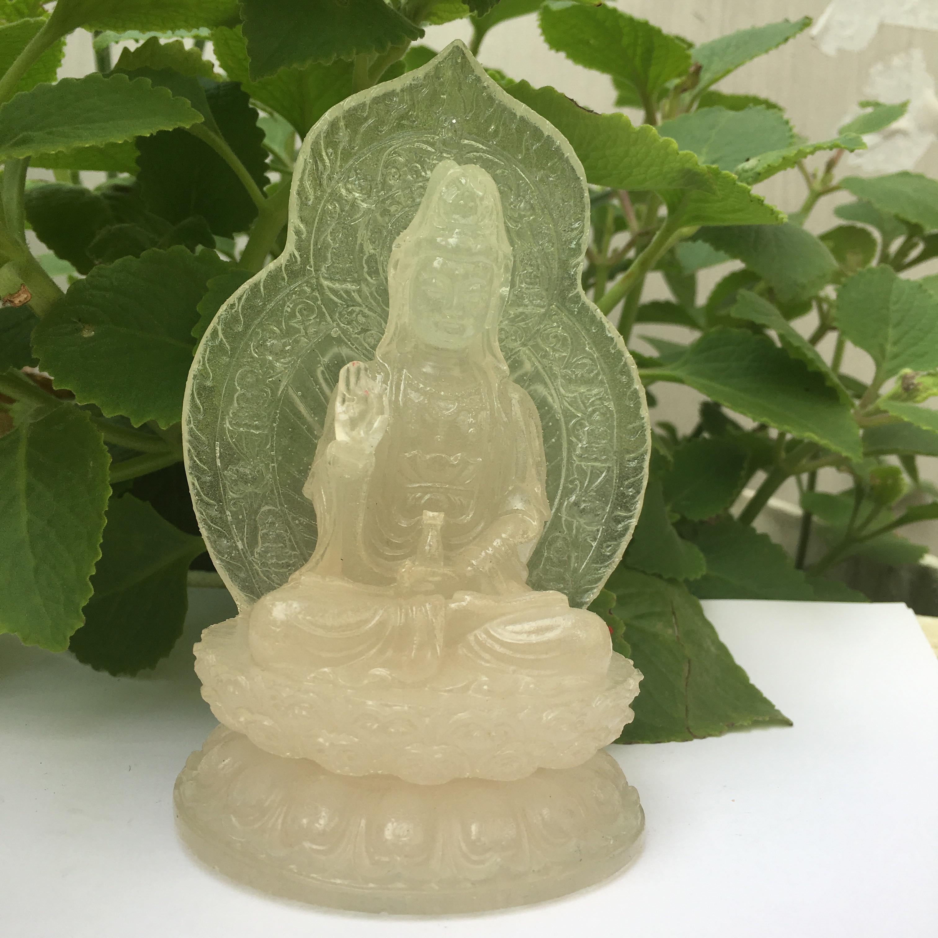 Tượng Quan Âm có dạ quang trong tối