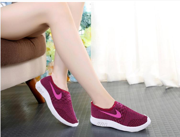 Giày thể thao nữ chấm 2 màu đỏ tím cao cấp thời trang