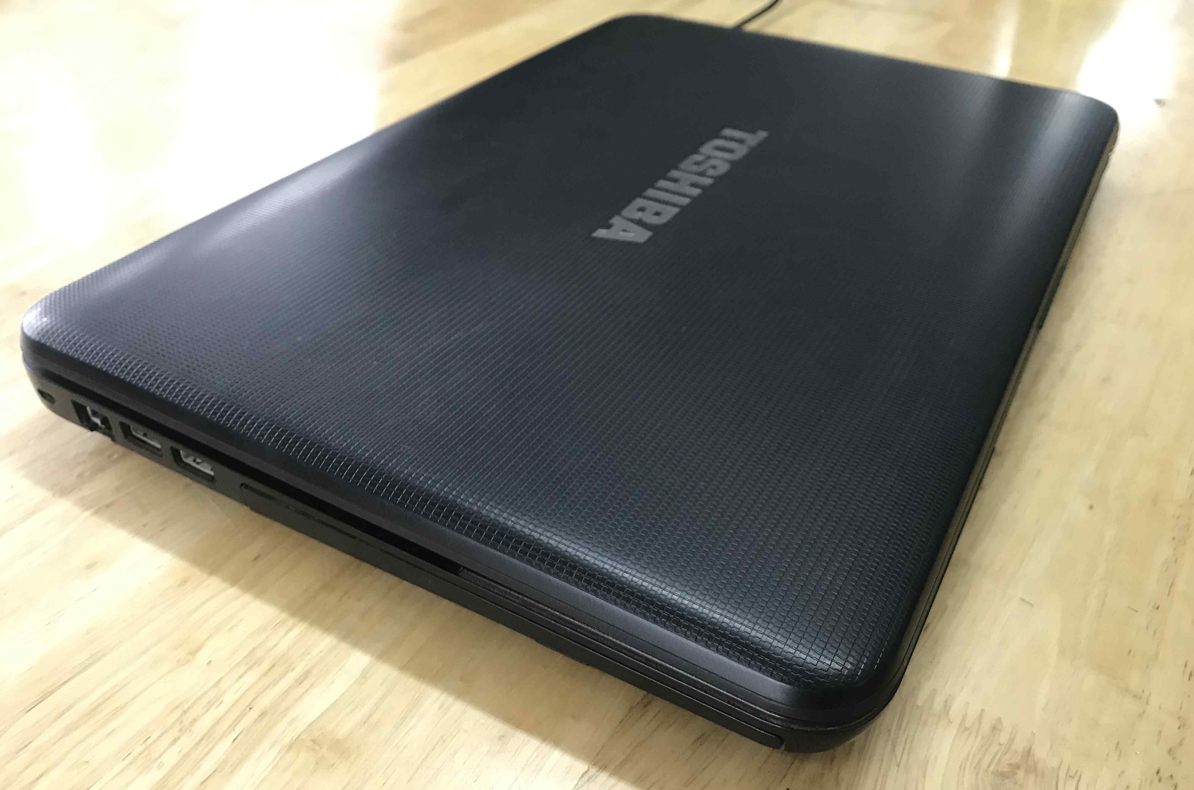 Laptop toshiba satelite c800 intel celeron 1000m ram 4g hdd 320g 14inch
