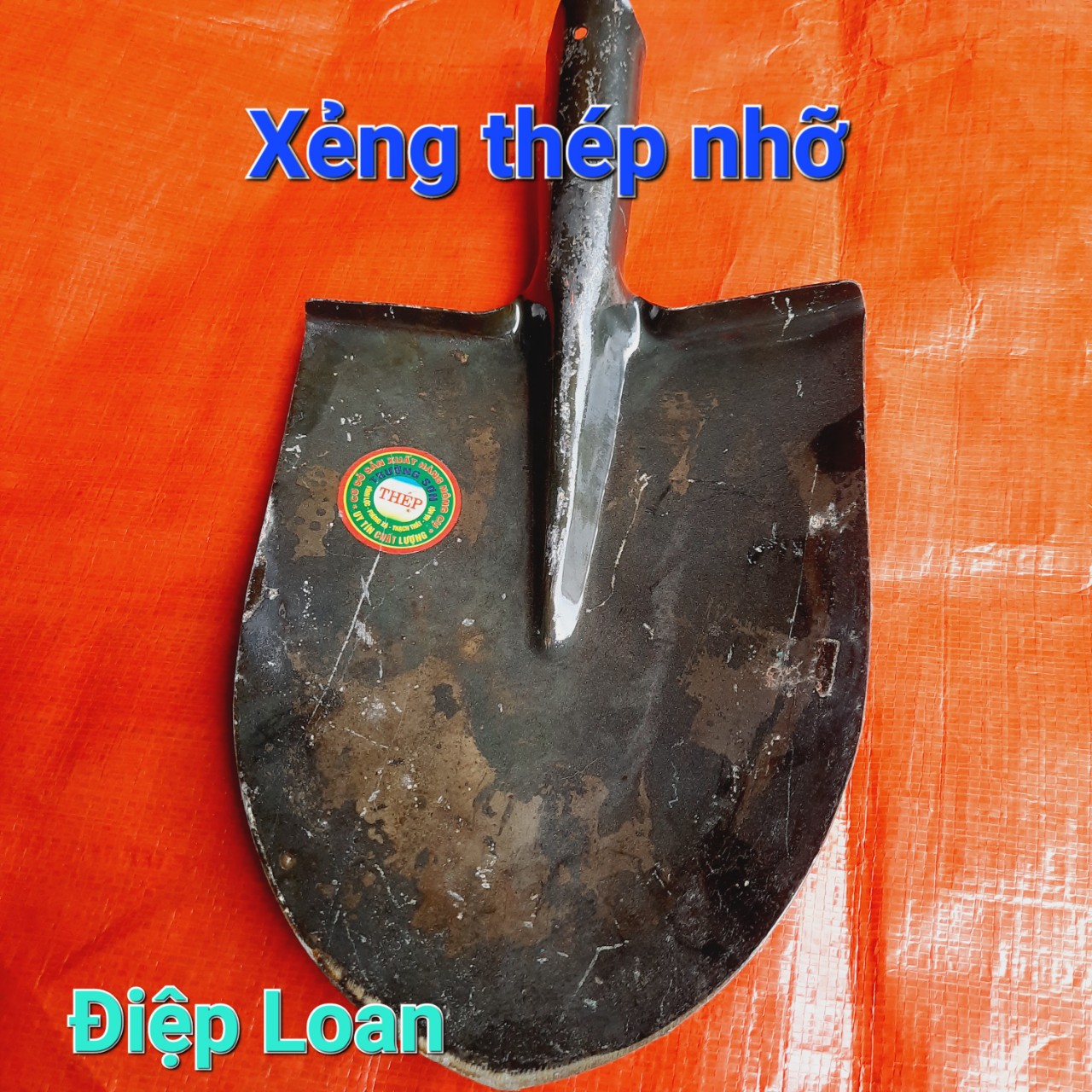 Xẻng thép làm vườn xúc đất cát loại nhỡ nặng 700gam