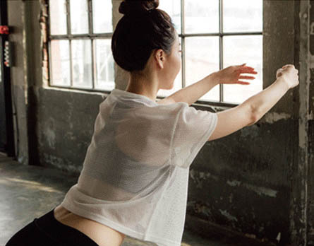 Áo croptop lưới thể thao mỏng cho nữ màu trắng