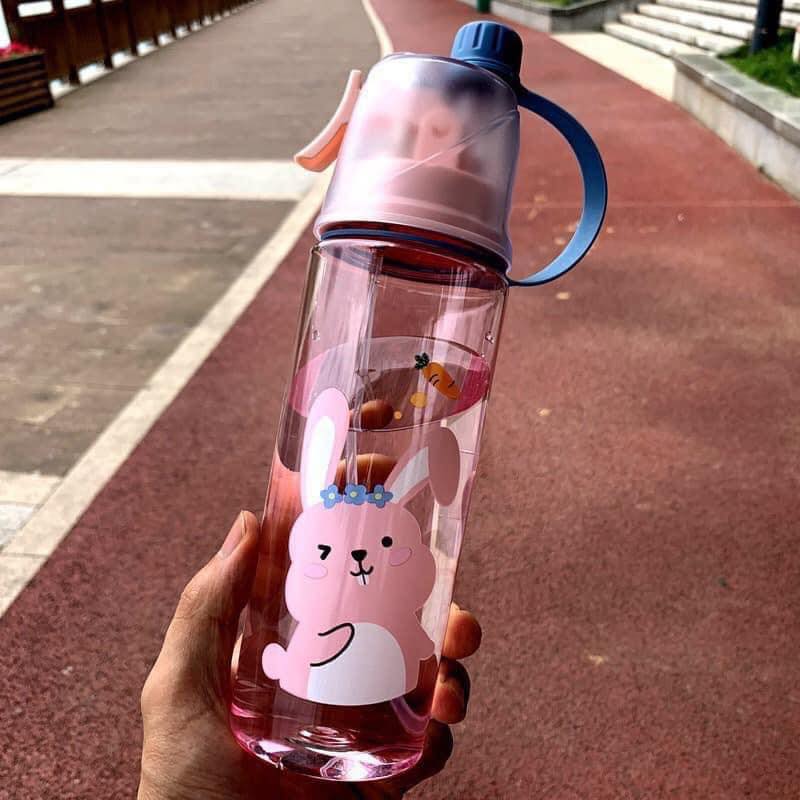 Bình Nước Uống Phun Sương 2 in 1 600ml giải pháp cho các bạn nhỏ đi học những ngày nắng nóng.