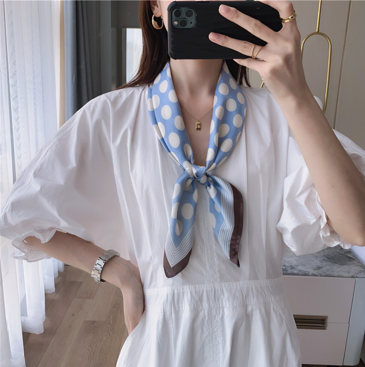 Khăn Lụa Vuông 70cm Quàng Cổ Quấn Tóc Làm Áo Yếm Lụa- Chấm Bi