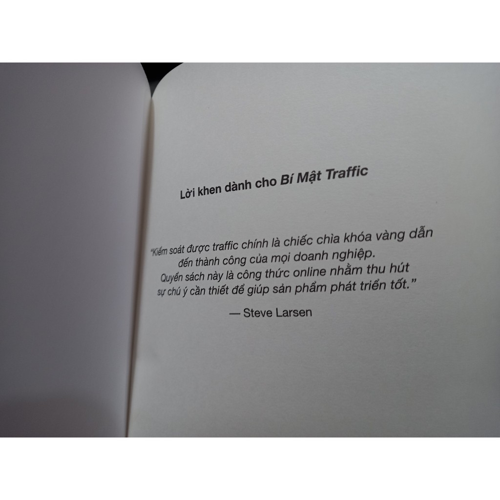 Sách - Bí mật Traffic ( Sổ tay ngầm giúp đổ đầy phễu và website của bạn với những khách hàng mơ ước ) Tặng Kèm Boomark