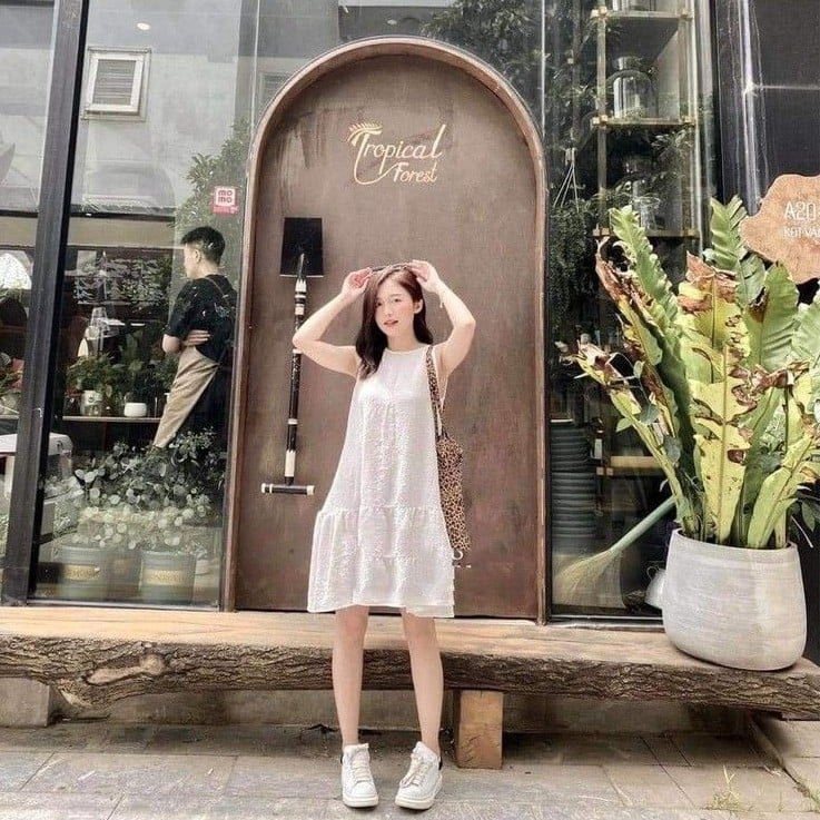 Đầm suông đuôi cá sát nách trẻ trung
