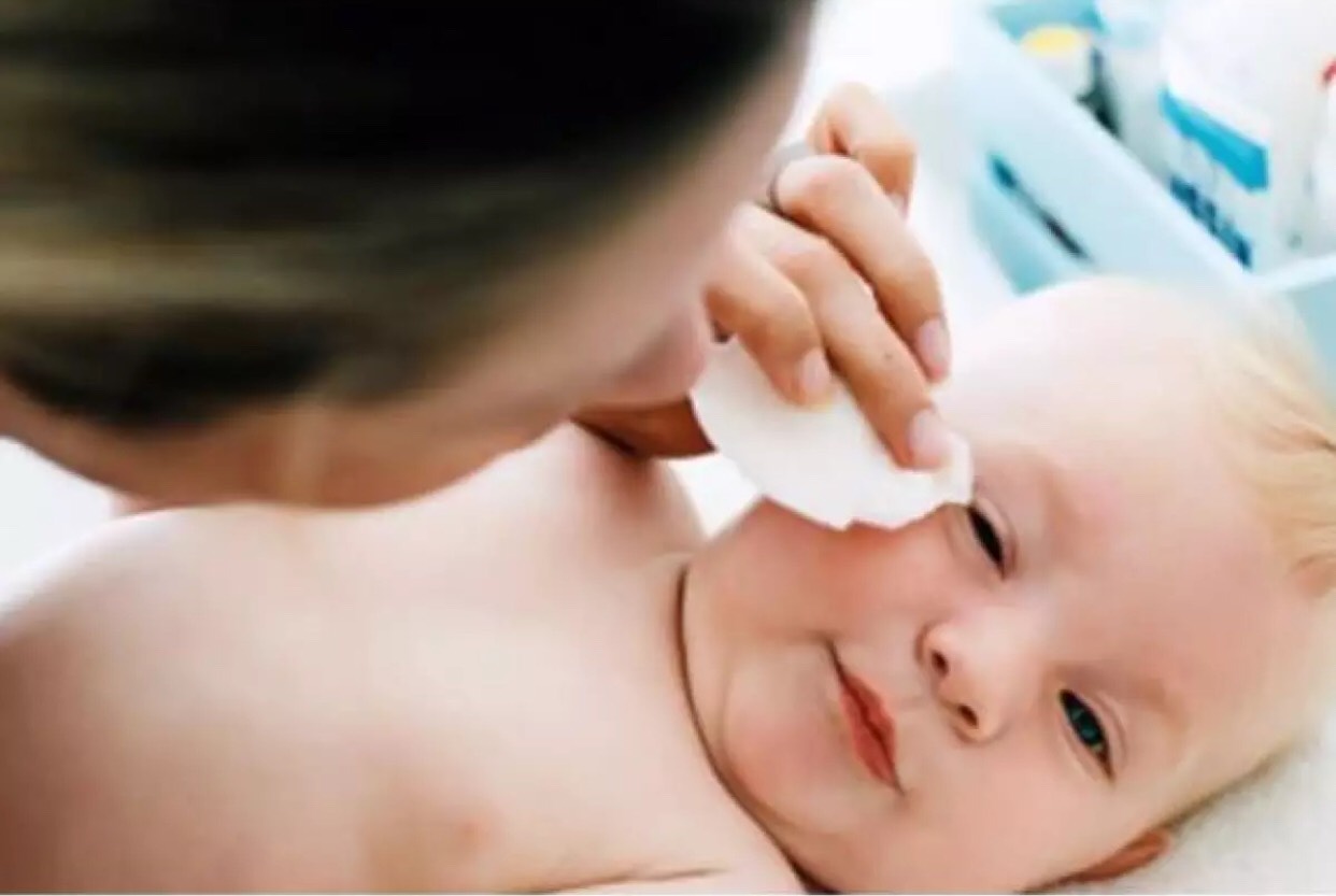 (NỘI ĐỊA NHẬT) KHĂN ƯỚT MOONY nội địa 8 gói *80 tờ