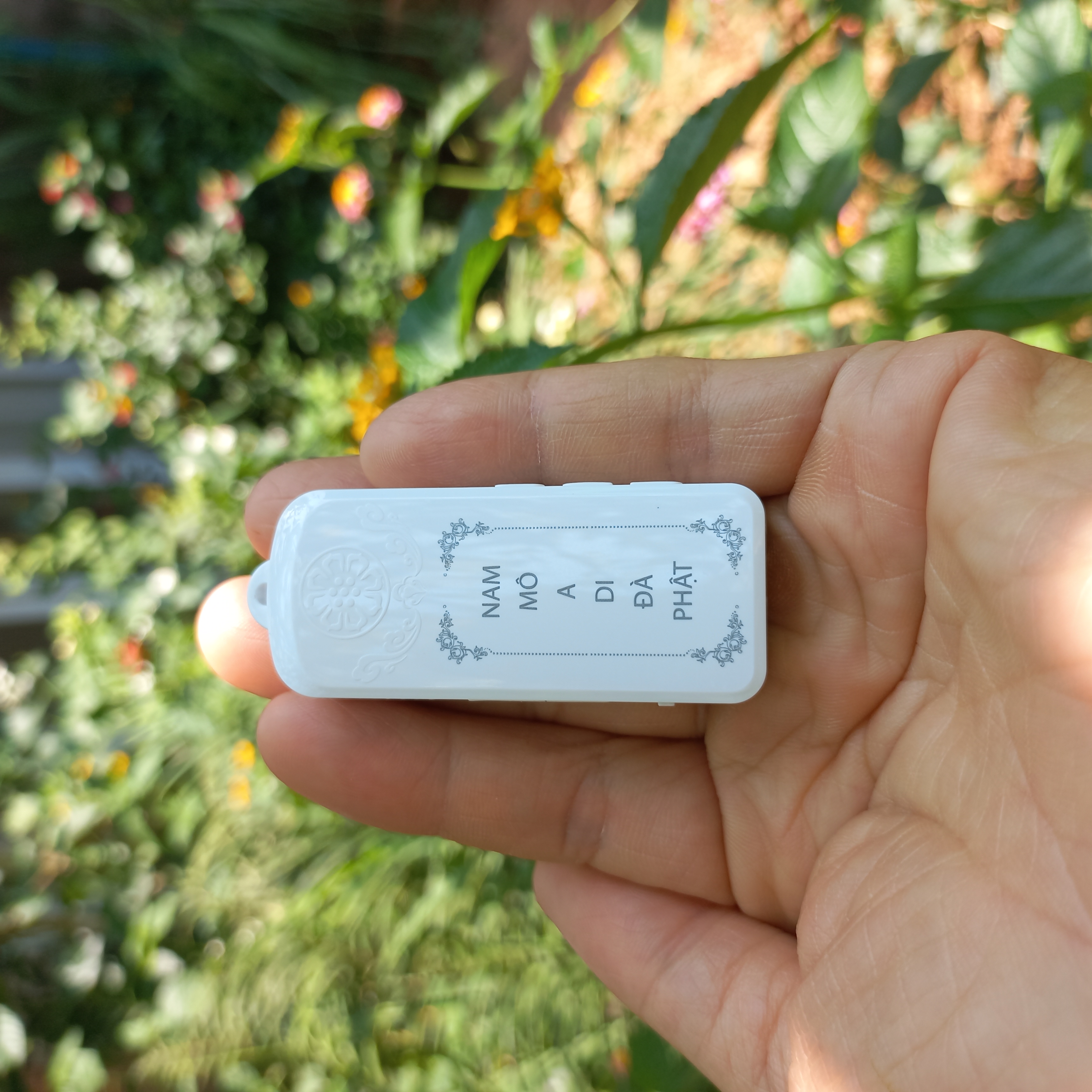 Máy niệm phật nhỏ gọn mini đeo cổ, âm thanh hay, dễ sử dụng và mang theo bên mình , pin dùng cả ngày