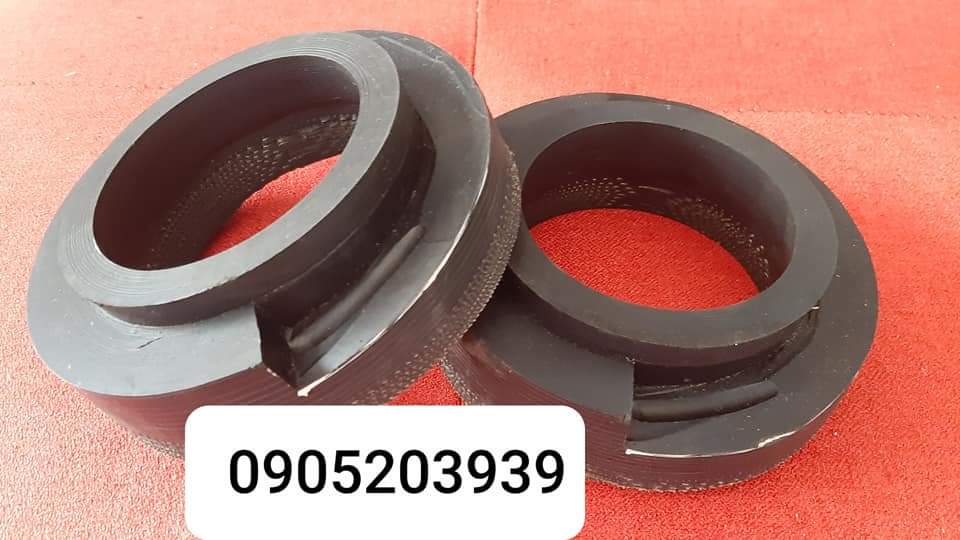 2 CỤC CAO SU NÂNG GẦM XE CAPTIVA  ( cao su tiện )