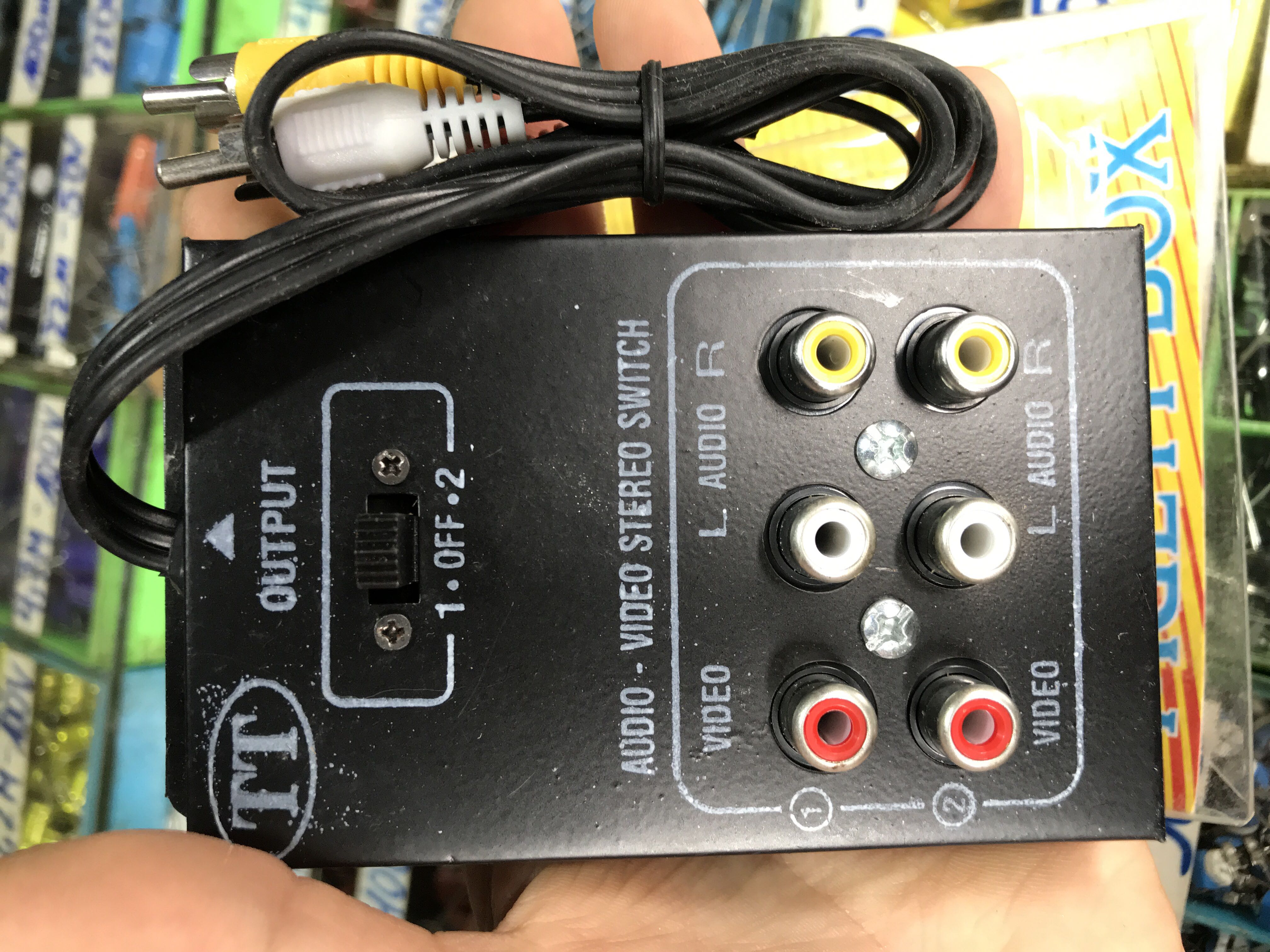 Bộ chia tín hiệu AUDIO- VIDEO STEREO SWITCH - bochoaAUDIO-VIDEO4