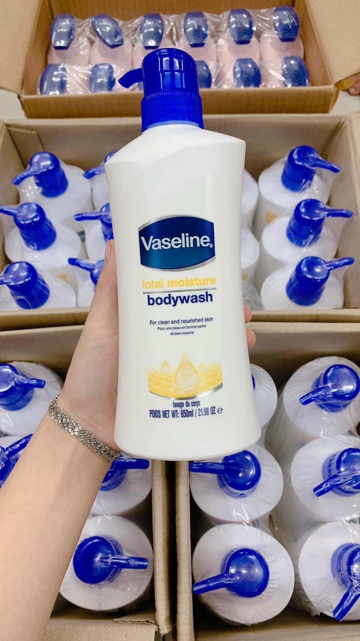 Sữa Tắm Dưỡng Ẩm Vaseline Total Moisture 650ml