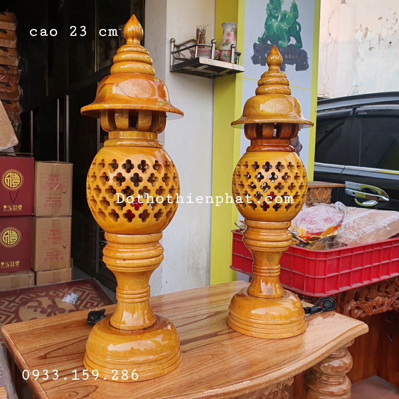 Cặp đèn thờ gỗ tràm bông vàng cao 23 cm loai 1 rất đẹp