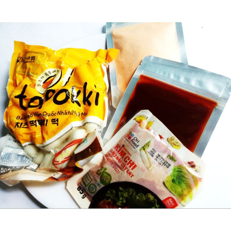 500g bánh gạo hàn quốc nhân phô mai kèm sốt, kim chi, bột phô mai