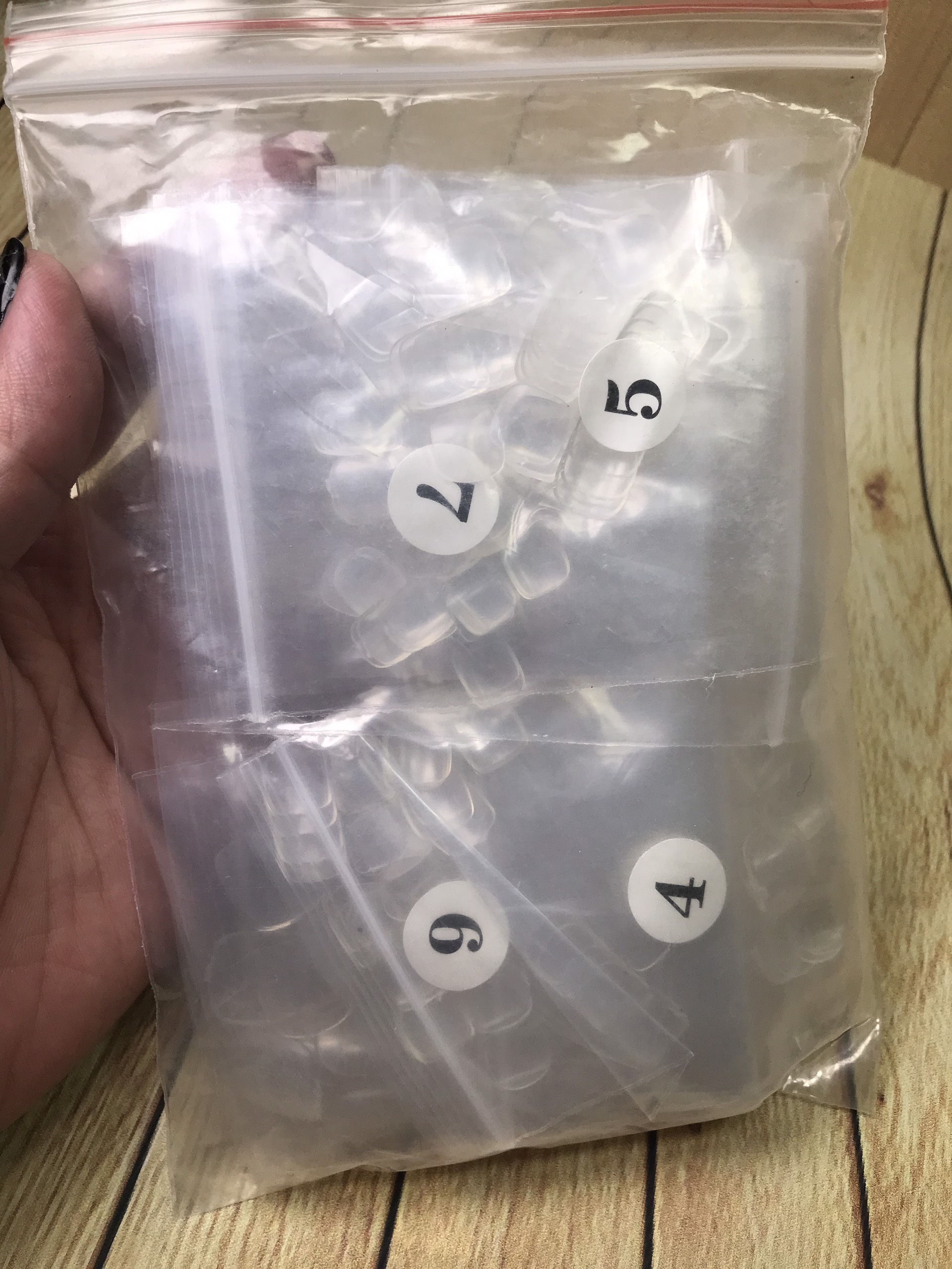 Móng úp chân không tai ( gói 500 móng , đủ size )