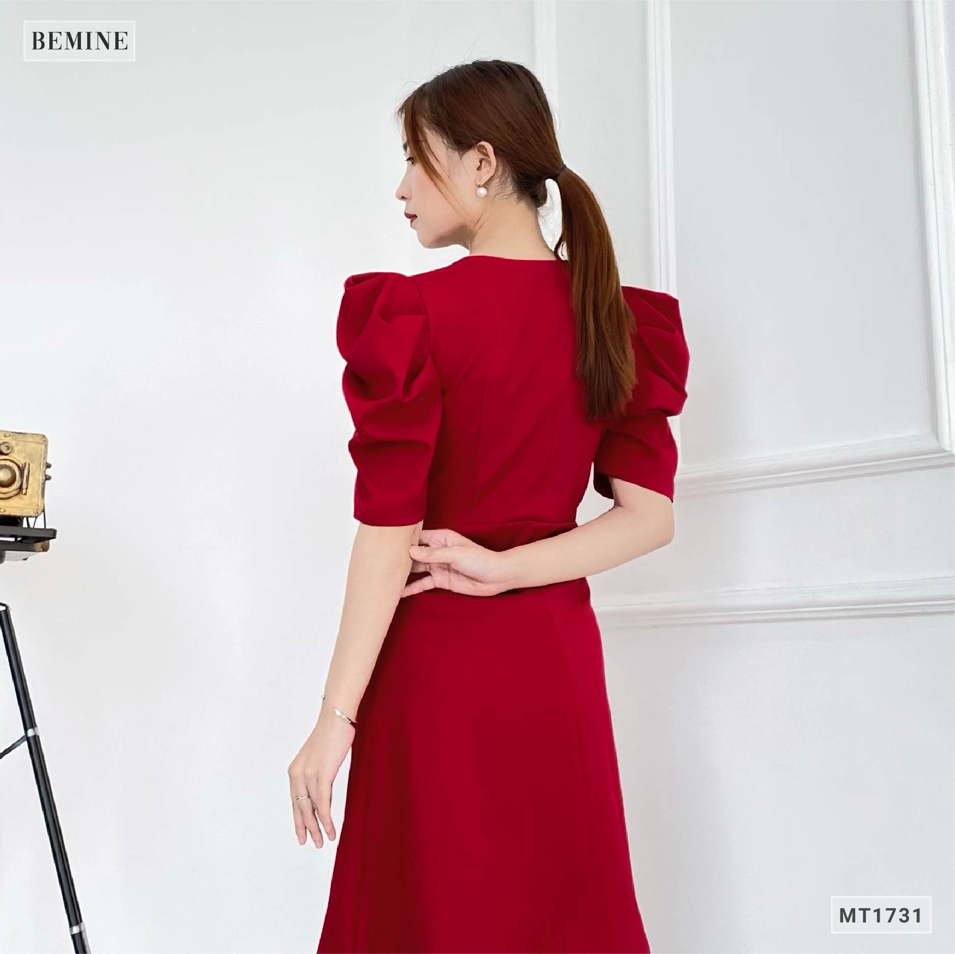 Đầm cổ vuông tay xếp ly tầng