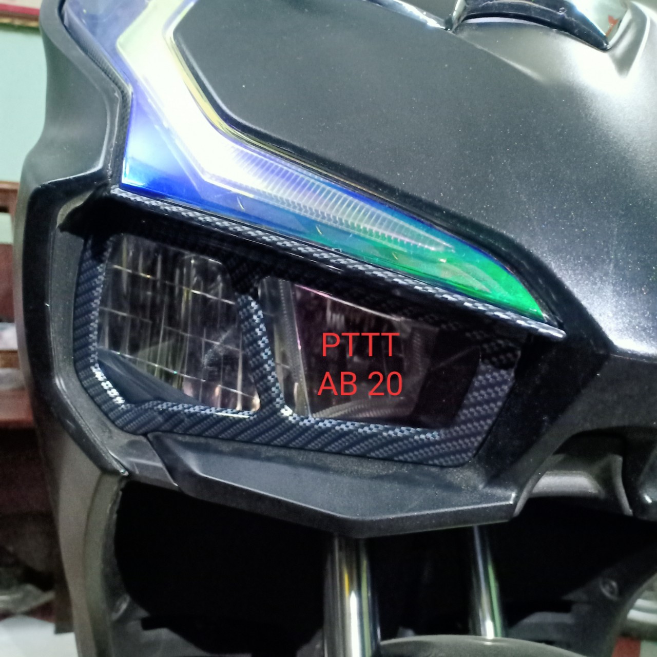 ỐP ĐÈN TRƯỚC AIR BLADE 2020 carbon