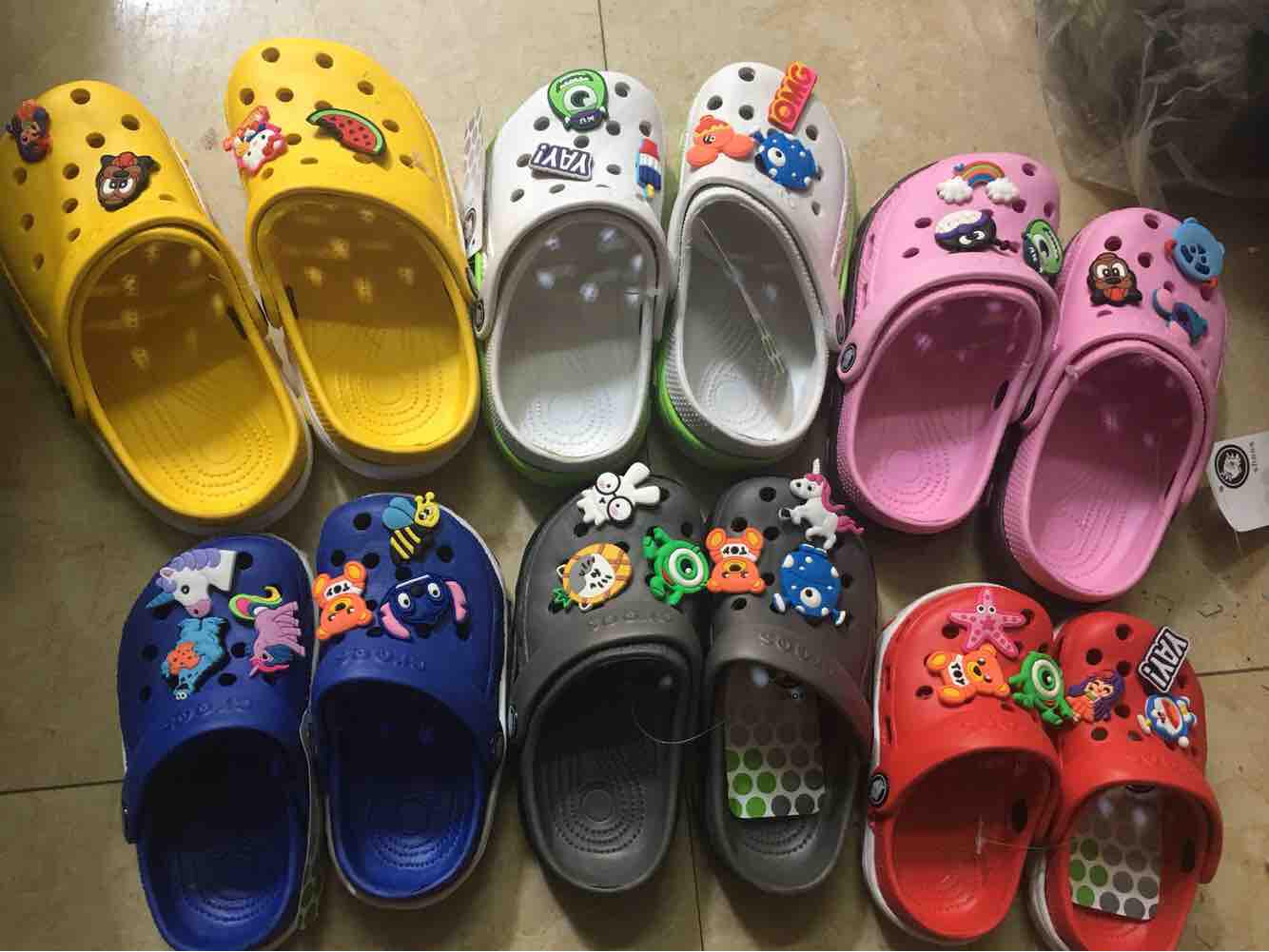 Dép sục cho bé (tặng kèm 6 sticker)