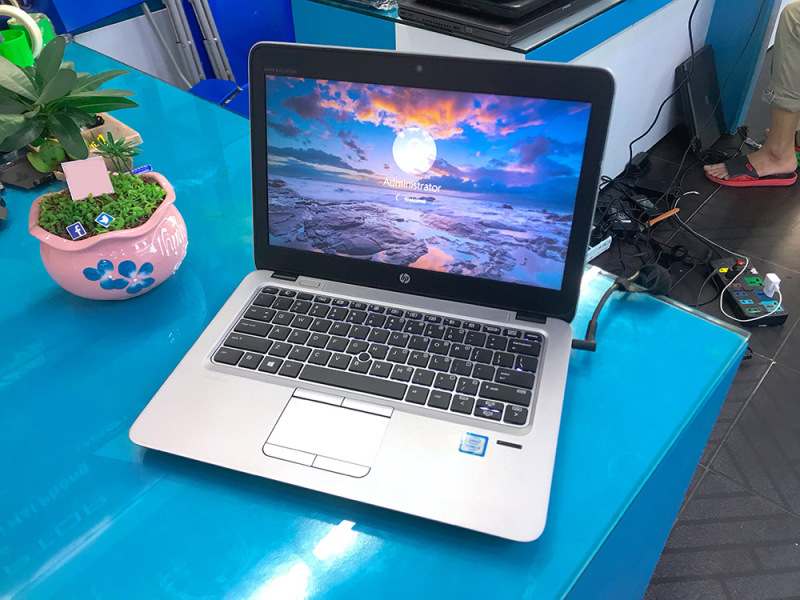 Laptop HP Elitebook 820 G3 Core i5-6300U 2.4Ghz, xách tay Nhật xịn