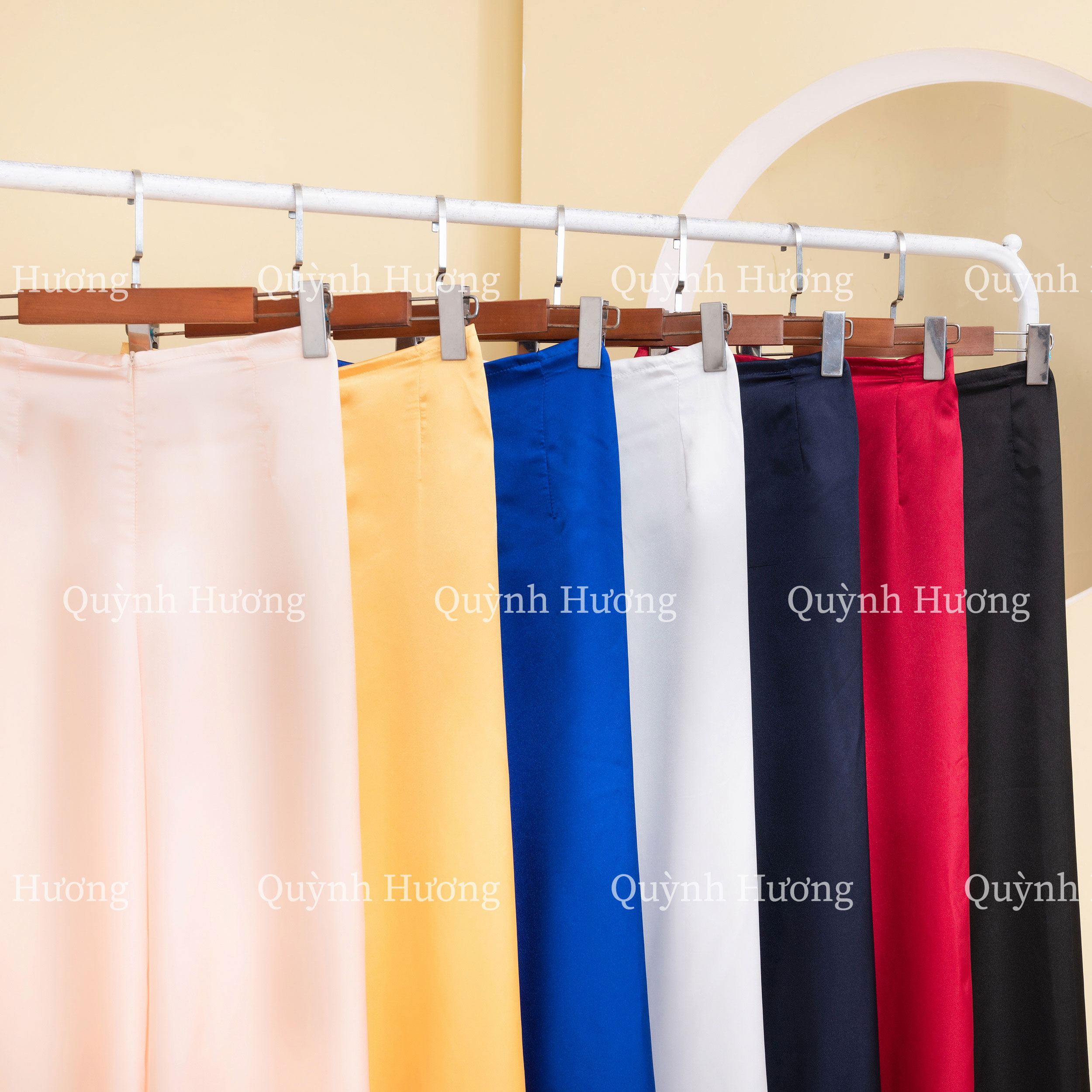 Quần phi bóng mặc áo dài mềm mại
