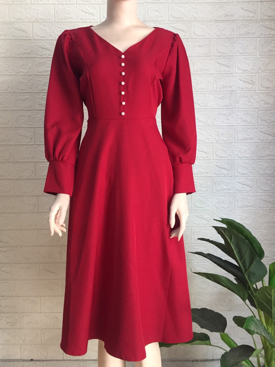 ĐẦM xòe CÔ DÂU tay dài CỔ V ĐÍNH NÚT